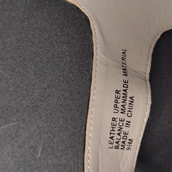 Hinge, black leather, peep toe platform 5inch heels. - Picture 3 of 5